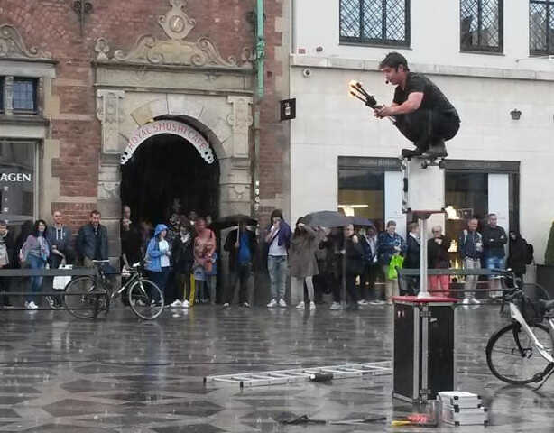 уличный музыкант в Копенгагене